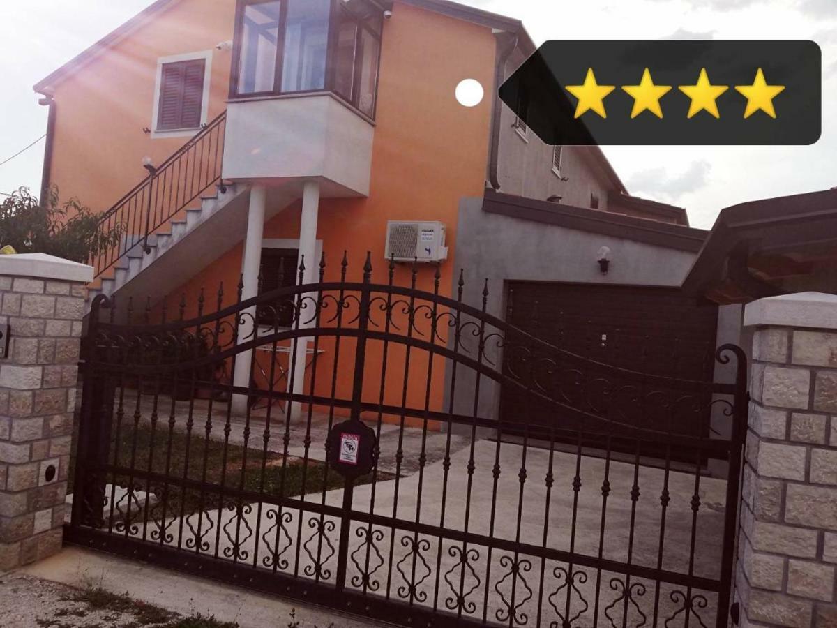Apartment Dorina Buje Dış mekan fotoğraf